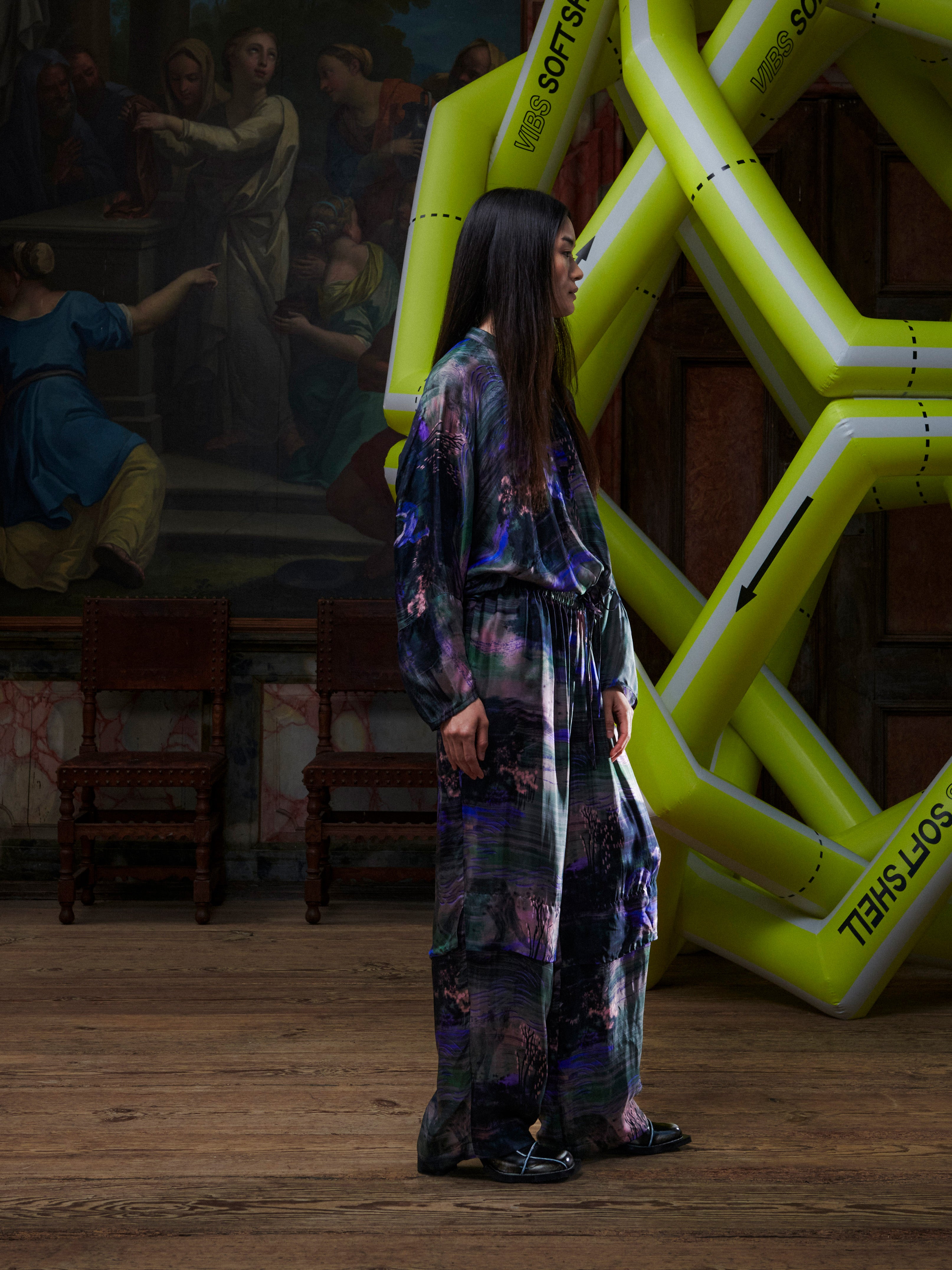 Model wearing the Henrik Vibskov Flat Shirt in Foxes, side view, highlighting the long sleeves, cropped hem, and flow of the multicolour pattern.