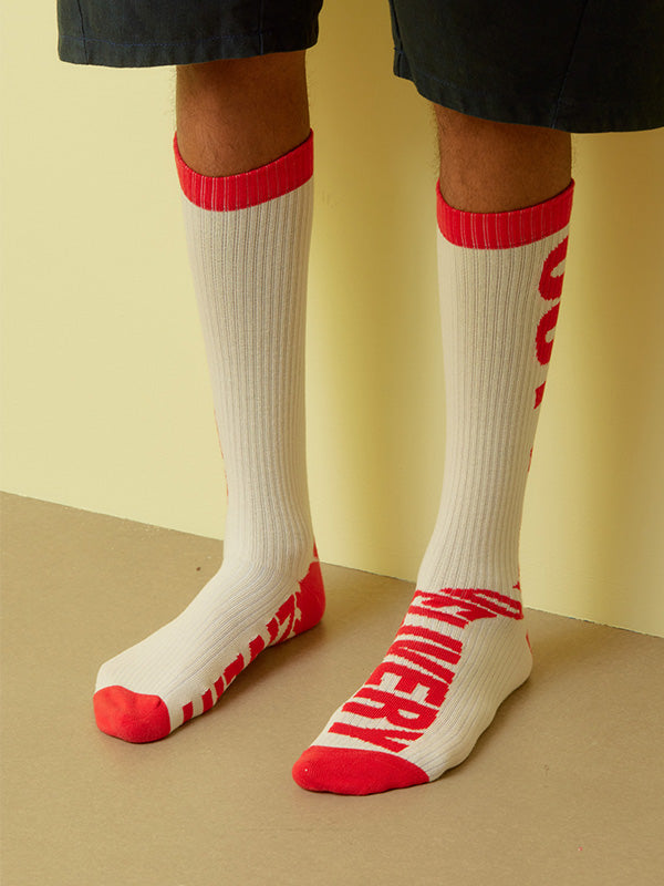 Henrik Vibskov - Our For Delivery socks homme in off white and red - 2