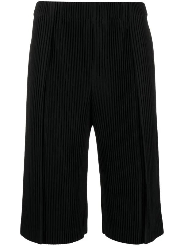 Homme Plisse Issey Miyake - tailored pleated shorts in black - 1