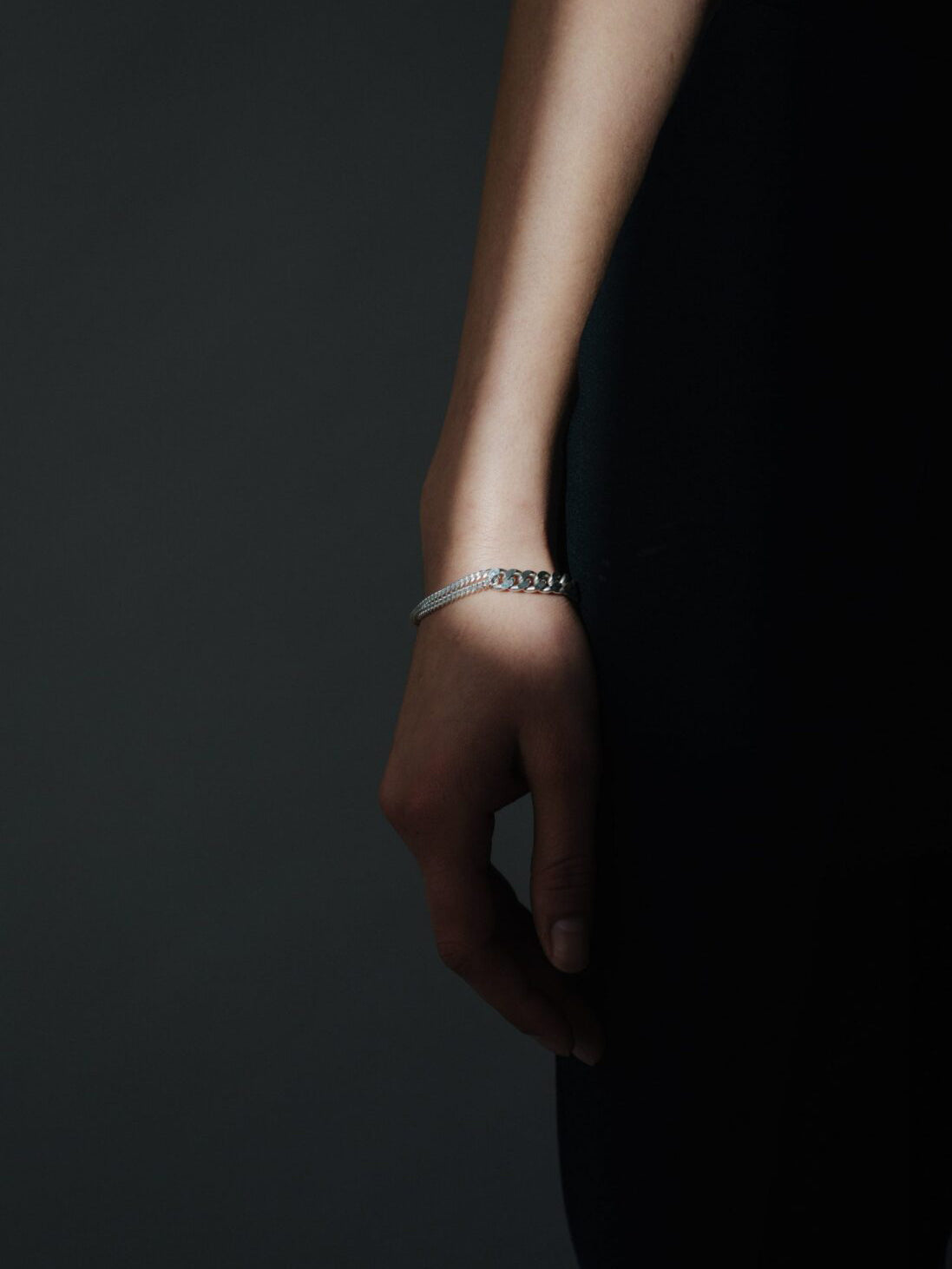 Close-up of the Grand Bracelet Mixed in Silver worn on a model’s hand from the Saskia Diez Spring Summer 2026 collection, emphasizing the layered chain widths and recycled-silver finish.