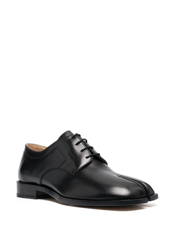 Maison Margiela mens Tabi lace-up in black