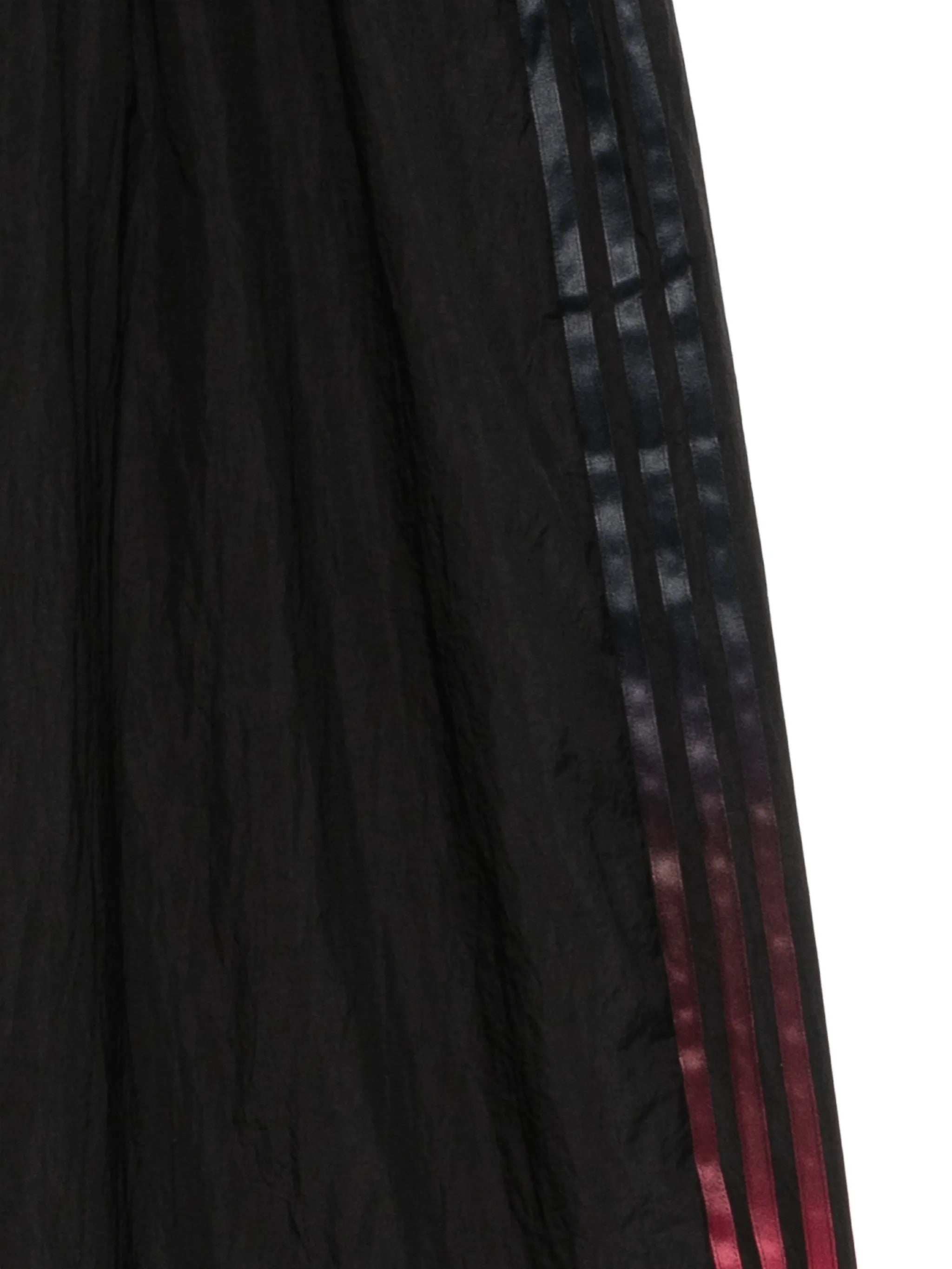 Y-3 3-Stripes Wide Pants in Black close-up of Gradient 3-Stripes detail
