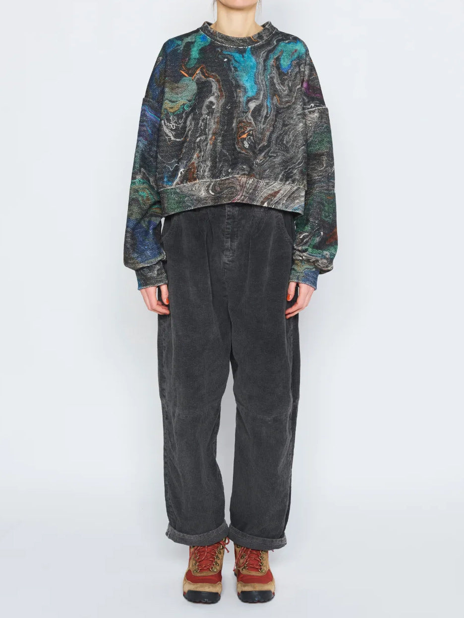 Anntian Short Sweater in Print D worn on model from the front, showing the cropped shape, dropped shoulders and abstract allover pattern.