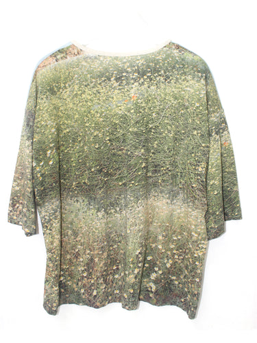 Anntian T-Shirt in Print KL, a loose-fit t-shirt featuring a print of a grass field, round neck and short sleeves, shown flat from the back on a white background
