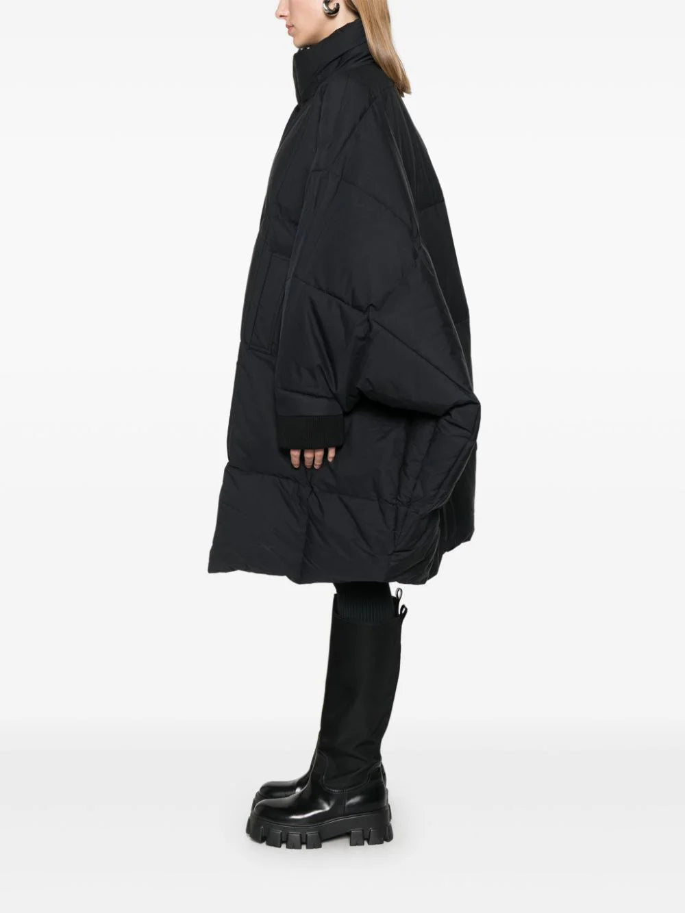 Henrik Vibskov │ AW24 Duvet Coat in Black │ Henrik Vibskov Boutique Henrik Vibskov │ AW24 Duvet Coat in Black │ Henrik Vibskov Boutique