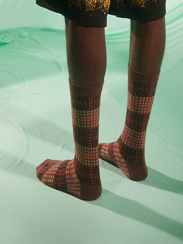 Blurry Stripes Socks Homme in Brown White Orange Checks from Henrik Vibskov