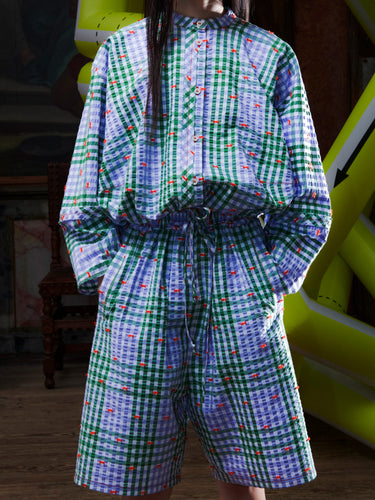 Close up of female model wearing the Drawstring Shorts in Checks Fillé, front view. The model is 167 cm and wears size S, showing the checked pattern, elastic waistband with drawstring, and side pockets.