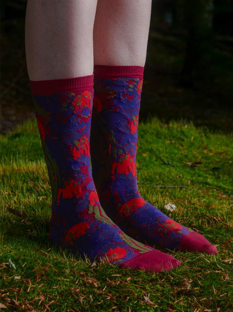 Spraycan Flowers Socks Femme in Violet Spraycan from Henrik Vibskov
