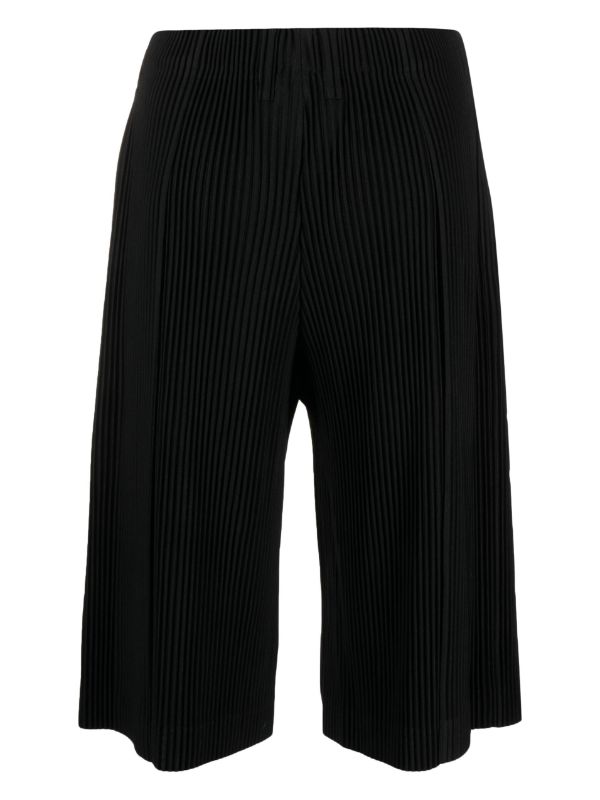 Homme Plisse Issey Miyake - tailored pleated shorts in black - 2
