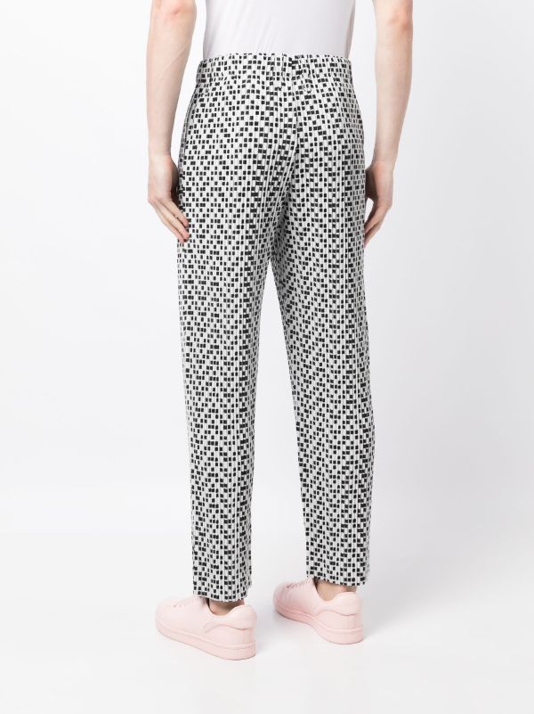 Homme Plissé Issey Miyake - straight pants in light grey and black square print - 4