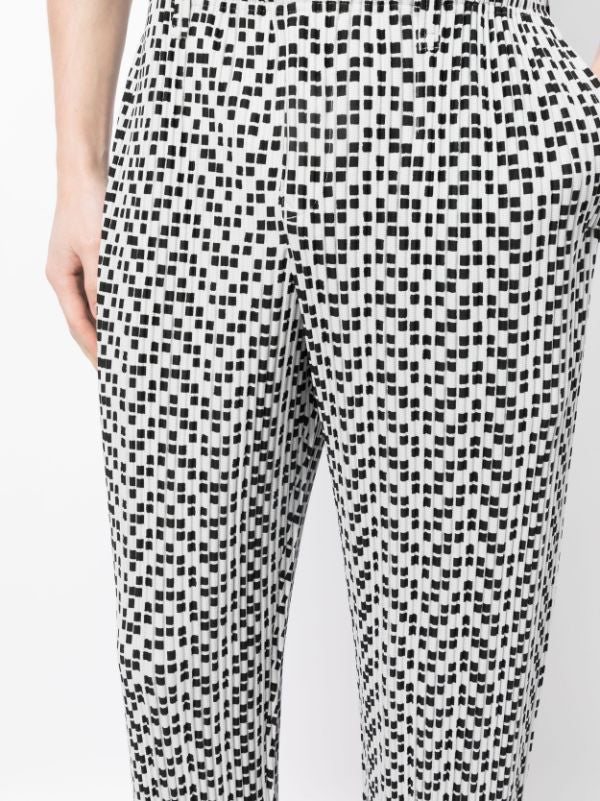 Homme Plissé Issey Miyake - straight pants in light grey and black square print - 5