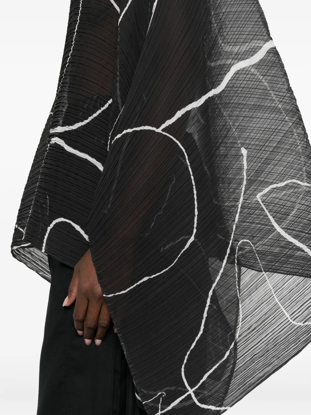 September AW25 Pause Madame-T - Black-[-Issey Miyake Pleats Please-5