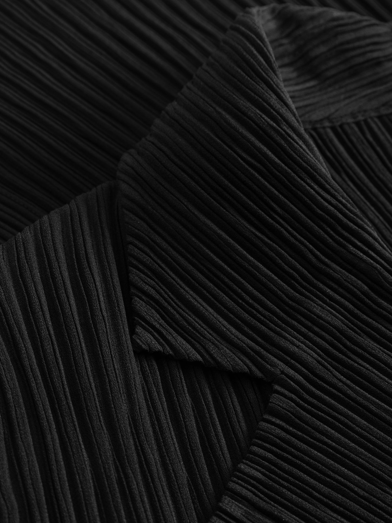 Issey Miyake Hatching pleats coat in black