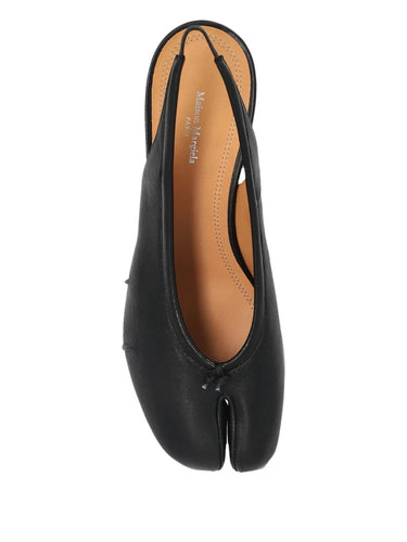 Top view of the black Tabi New Ballerina Slingback 30mm, highlighting the Tabi split toe, bow detail, and curved pleated edges.