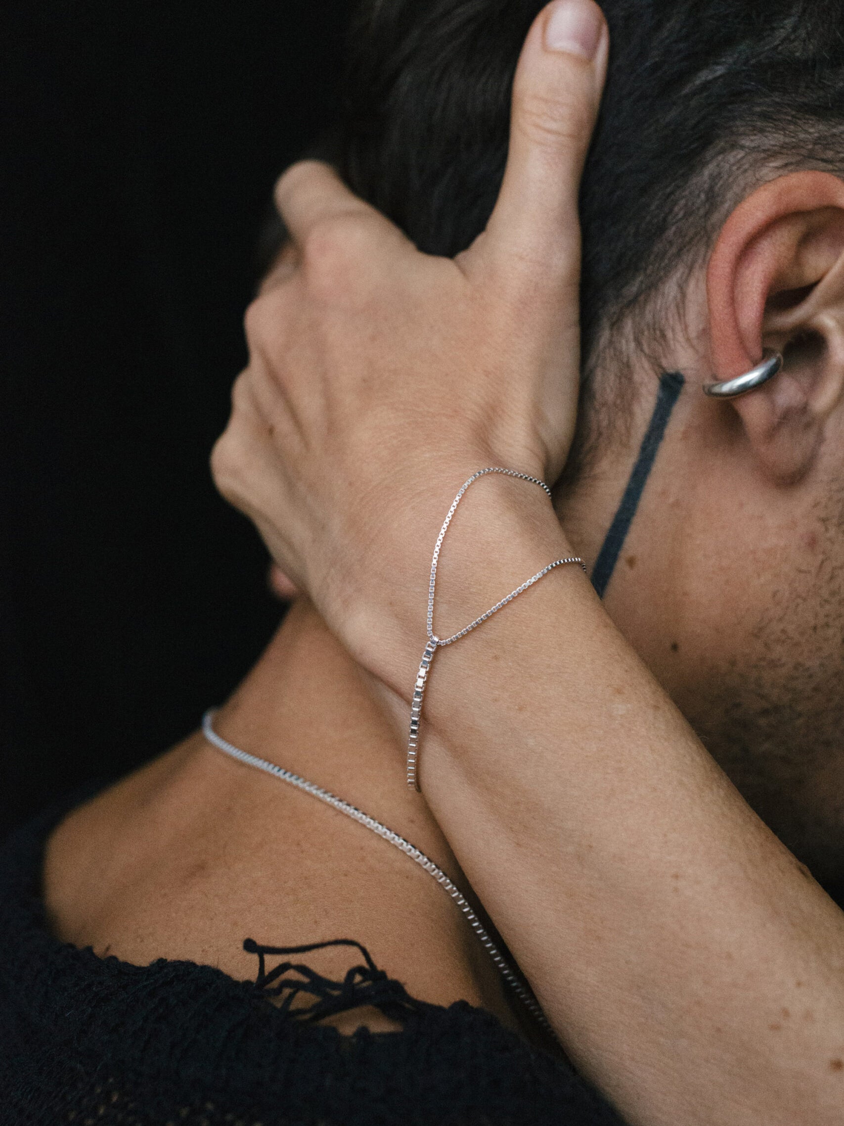 Close-up of the Fringe Mixed Bracelet in Silver worn on a model’s hand from the Saskia Diez Spring Summer 2026 collection, highlighting the sleek box-chain texture and recycled-silver finish.