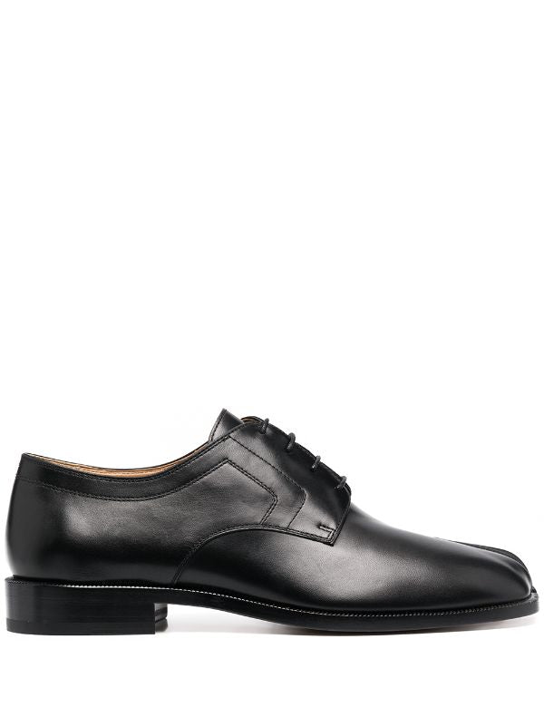 Maison Margiela mens Tabi lace-up in black