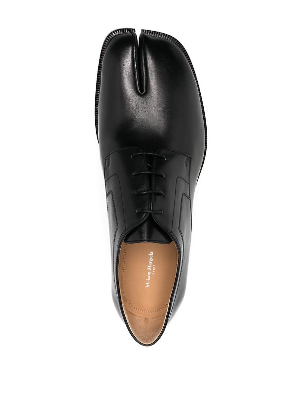 Maison Margiela mens Tabi lace-up in black